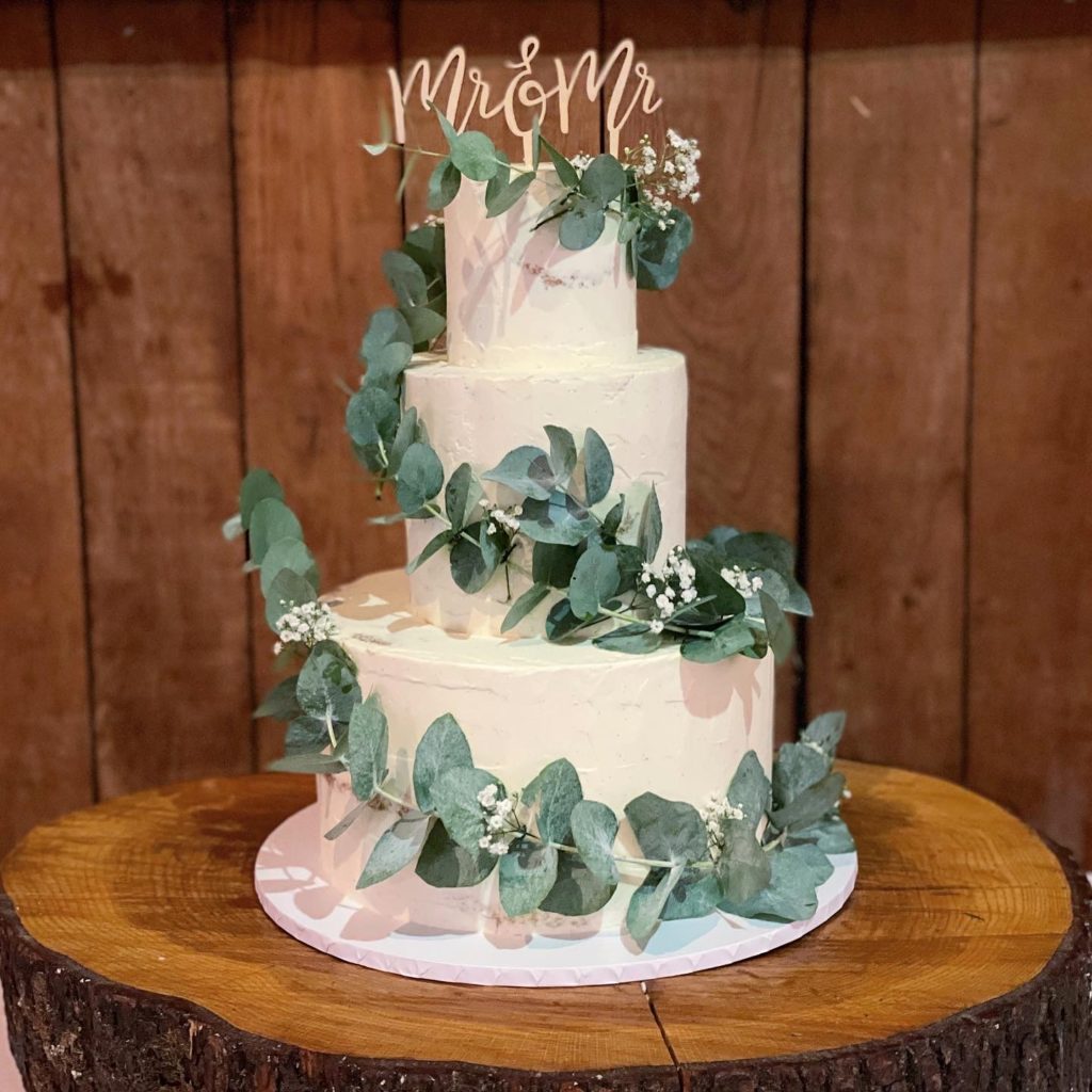 Wooden block for wedding cake