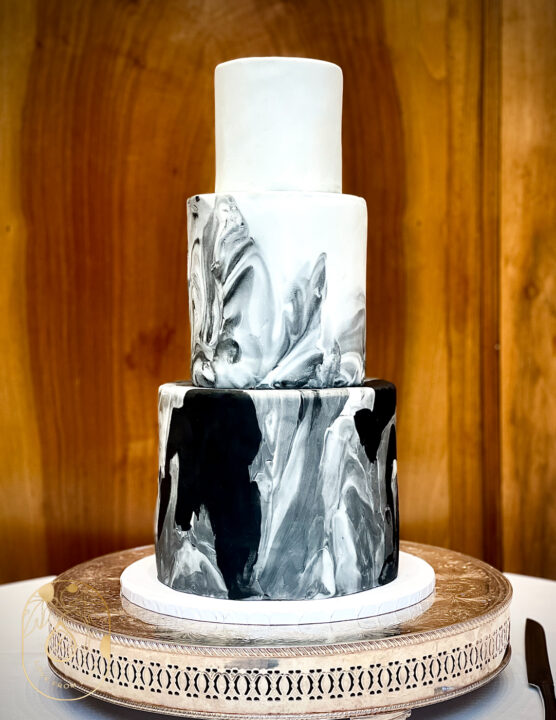 Modern wedding cake inspired by marble in black and grey