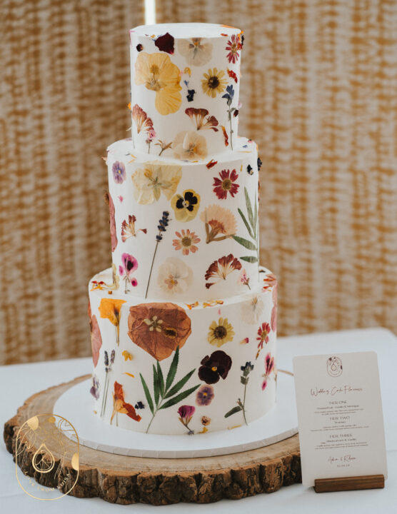 Pressed flower cake design in warm autumnal colours