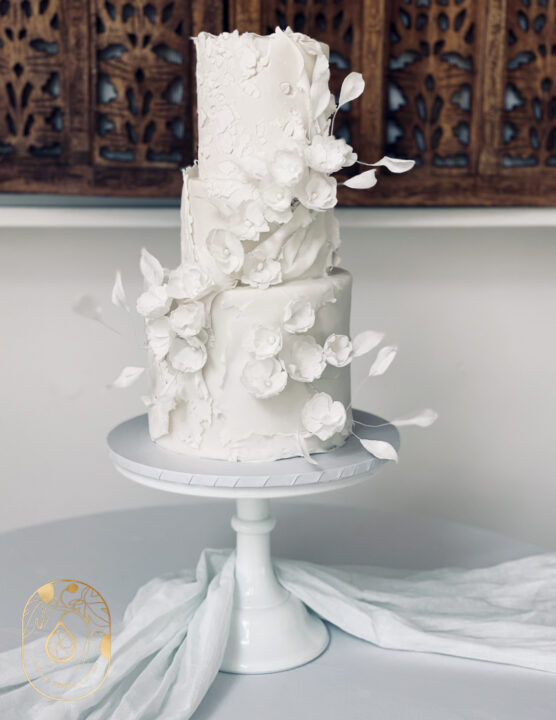 wedding cake inspired by bride's wedding dress