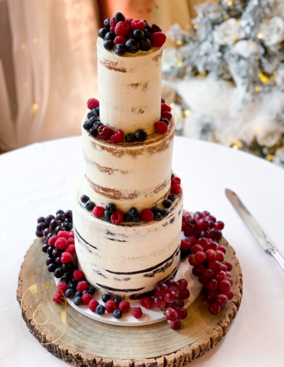 Wedding cake with fruits and berries for inspiration/gallery 