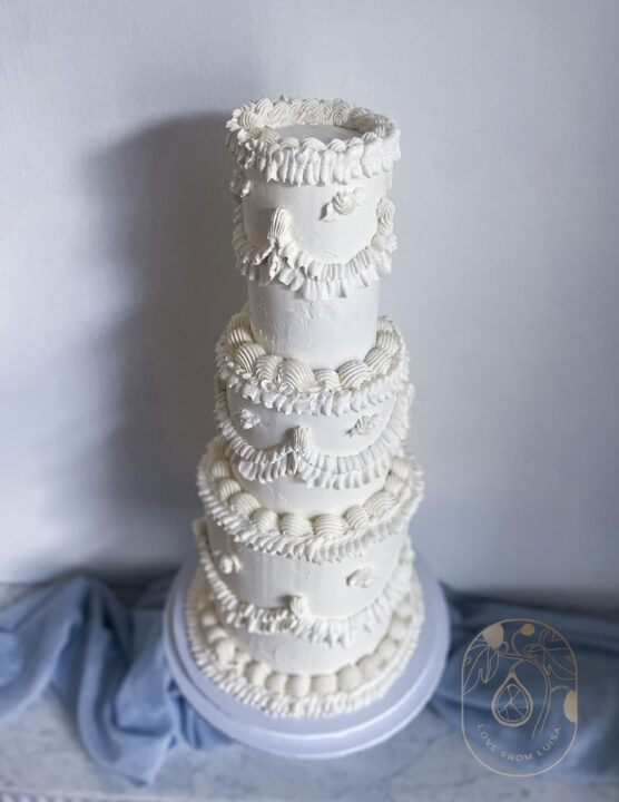 White lambeth wedding cake with vintage piped ruffles